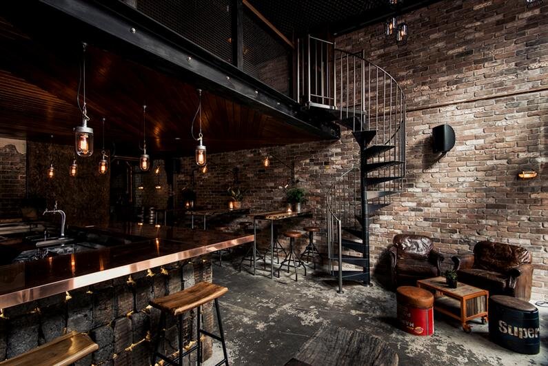 Adoración Bandido declaración Donny's Bar: industrial design with rustic accents, by Luchetti Krelle