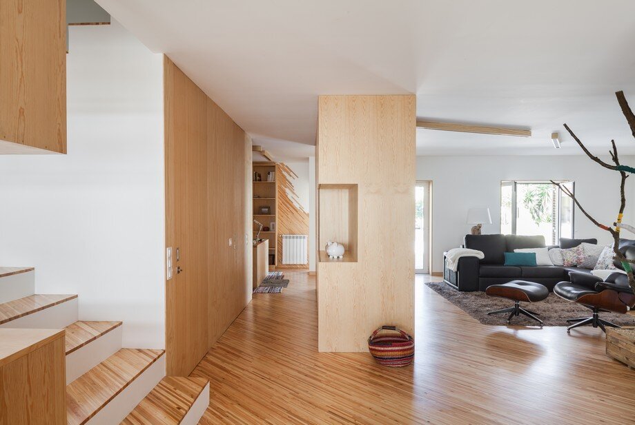 Architect Ernesto Pereira transforms an old house into a nonconformist residence SilverWood House - HomeWorldDesign (10)