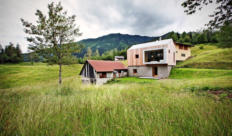 Old barn transformed into a meditative retreat in the mountains (4)