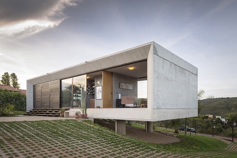 Reinforced Concrete House With Wide Open Spaces