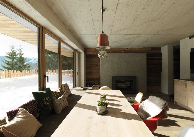 Alpine chalet - a combination of modern and traditional alpine elements (11)