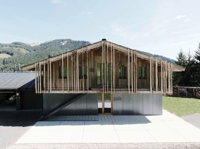 Alpine chalet - a combination of modern and traditional alpine elements (2)