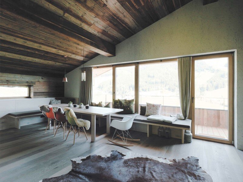 Alpine chalet - a combination of modern and traditional alpine elements (3)