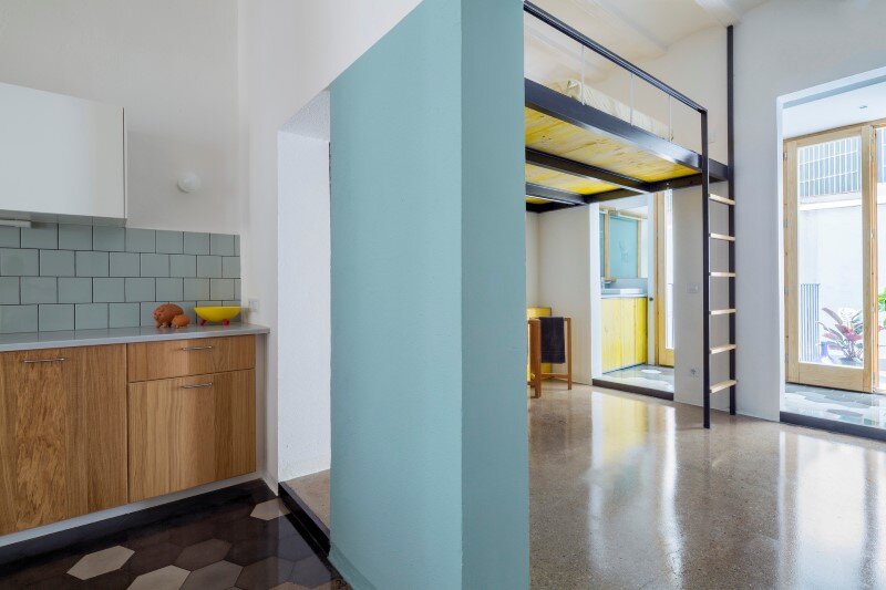 Loft bed is a good option for rooms with high ceilings G-ROC apartment in Barcelona (10)