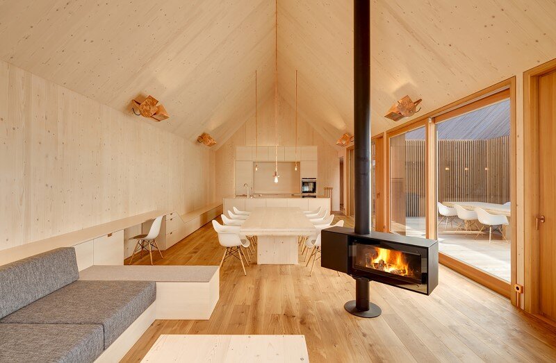 Wohnhaus aus Holz wooden-frame house heated by a geothermal heat pump (11)