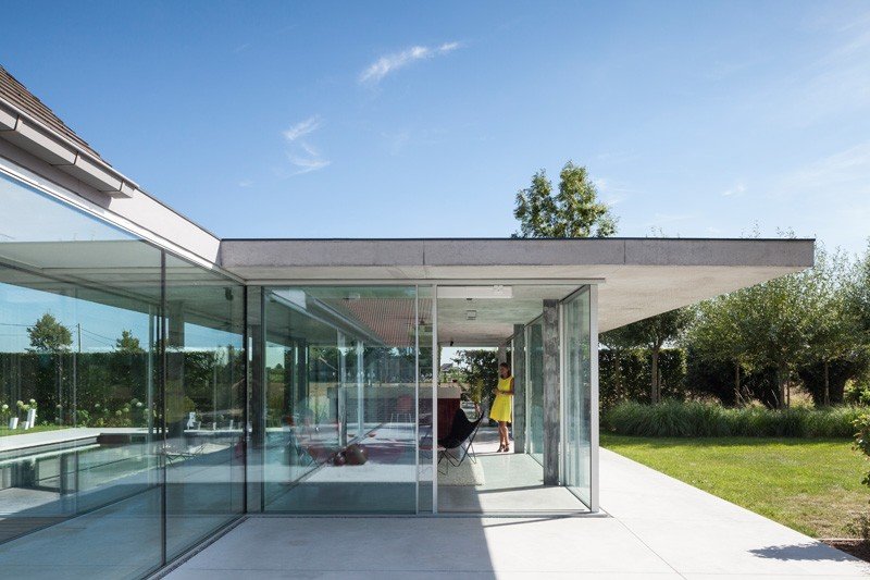 Glass And Concrete Pool House In Belgium (10)
