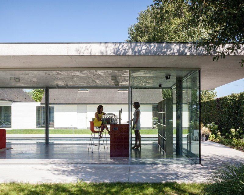 Glass And Concrete Pool House In Belgium (11)