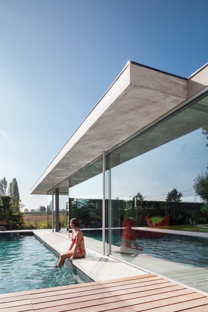 Glass And Concrete Pool House In Belgium (2)