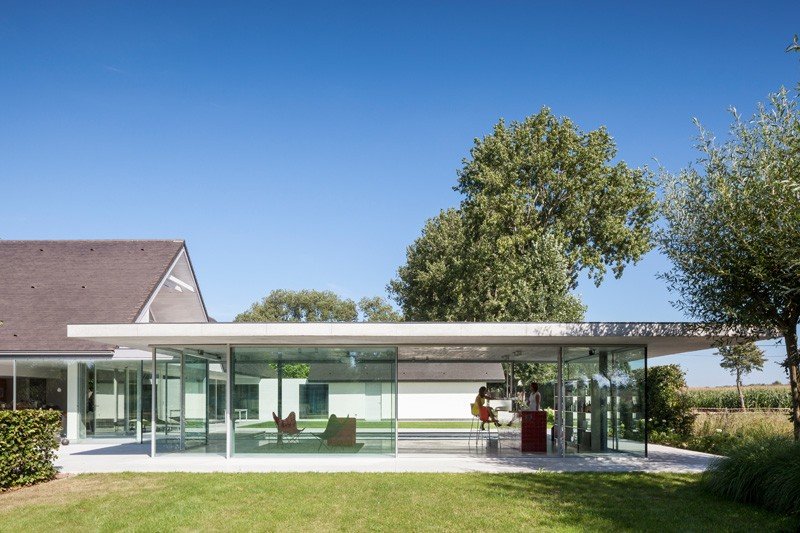 Glass And Concrete Pool House In Belgium (4)
