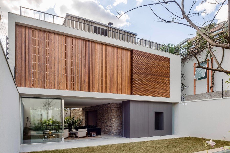 Lara House is a generous and light-filled home in Sao Paulo - by Felipe Hess (1)