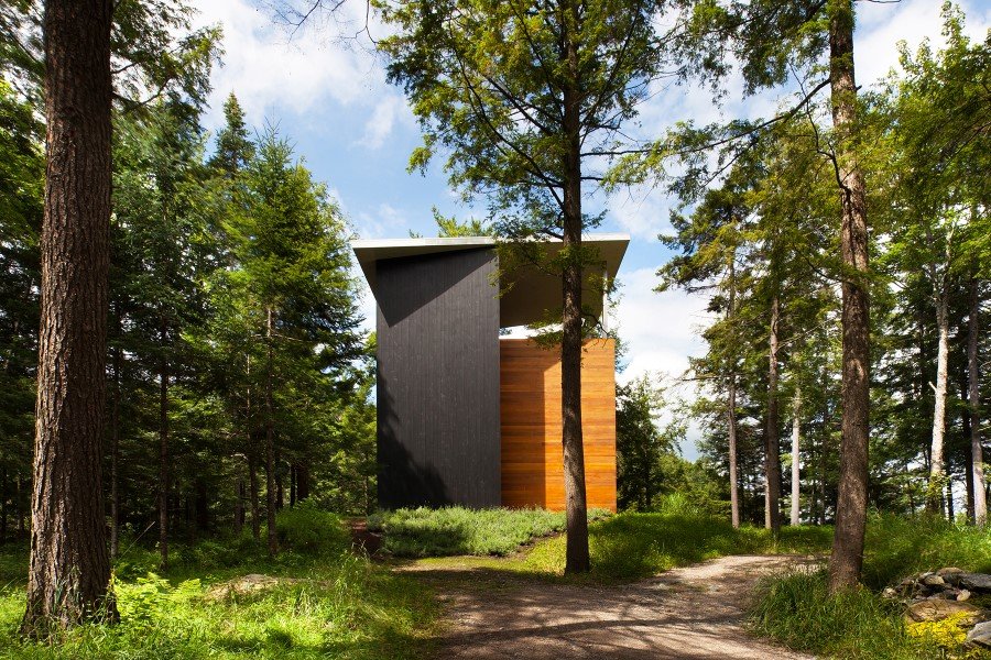 Sculptural House - Collaboration Between an Architect and a Sculptor in Bolton-Est, Québec (1)
