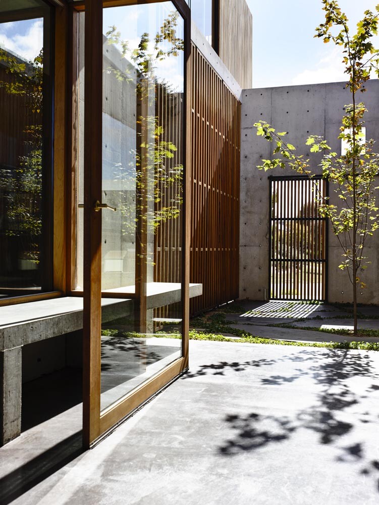 Torquay house captivating combination of concrete and warm wood (2)