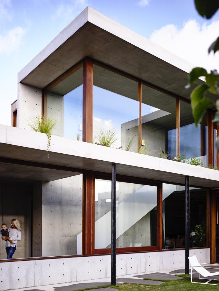 Torquay house captivating combination of concrete and warm wood (8)