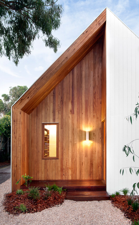 An Extensive Renovation of a Tiny Weatherboard Beach Shack (2)