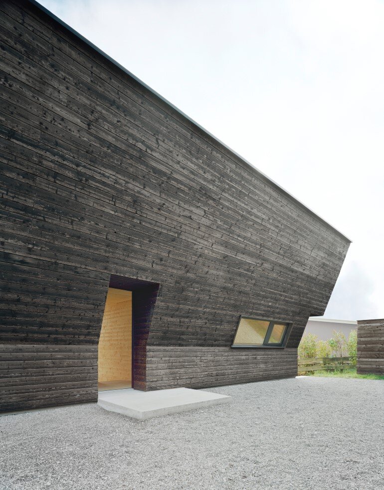 Haus P - Deep Black Holiday House for a Family of Eight (2)