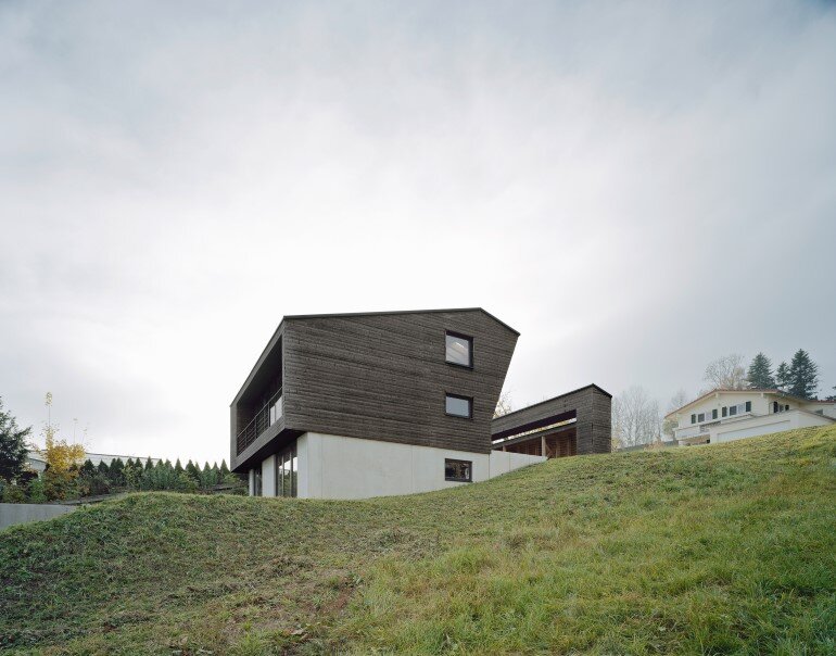 Haus P - Deep Black Holiday House for a Family of Eight (3)