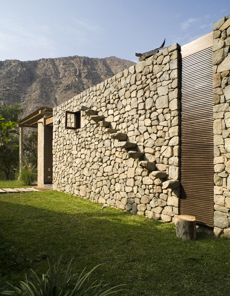 Chontay Stone House in Peru by Marina Vella Arquitectos (12)