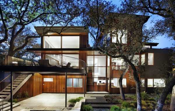 Tree Residence / Miro Rivera Architects