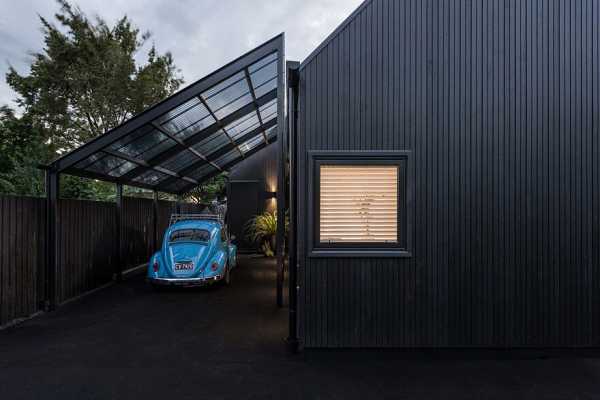 Black Urban Cottage / CoLab Architecture