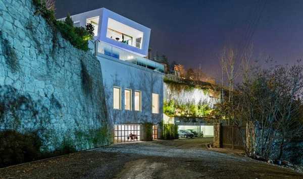 Lavasan Villa / Hariri & Hariri Architecture