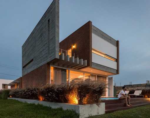 Brazilian Beach House Renovated by Urban Ode Arquitetura e Urbanismo
