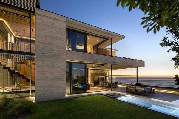 Clifton House in Cape Town with a Panoramic View of the Ocean