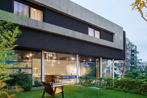 This São Paulo House Has a Mixed Structural Design that Combines Concrete with Steel