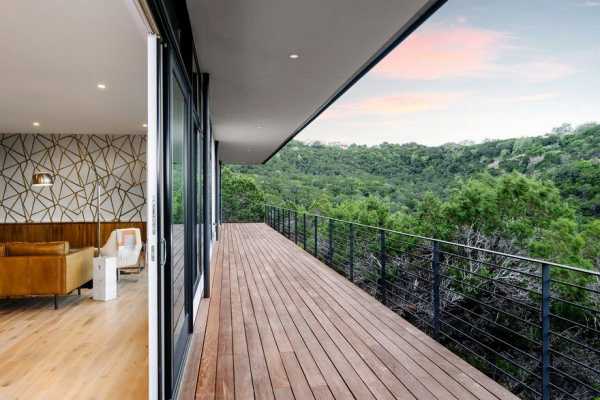 This Classic Single Story House Provides Some of the Most Stunning Views of Texas