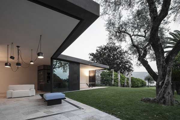 This Italian Villa Has Vertically Sliding Walls That Provide Wide Open Spaces