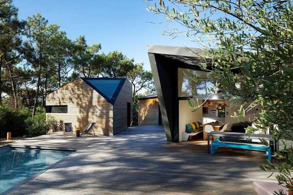 Modern Holiday House Inspired by Forest Cabins