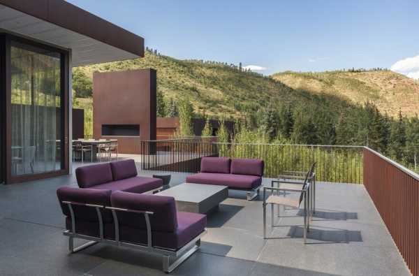 Steel House Perched on the Edge of a Beautiful Canyon in Colorado