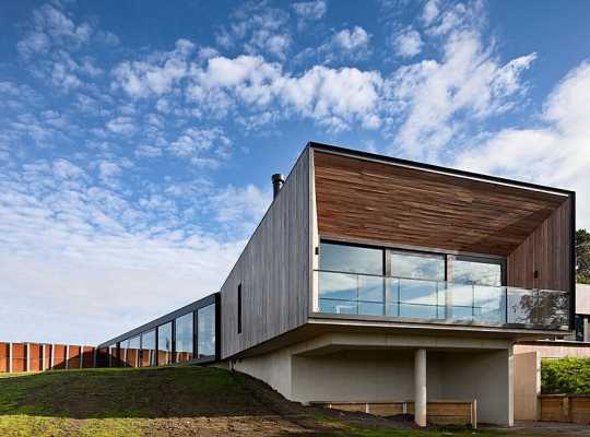 Main Ridge House by McAllister Alcock Architects