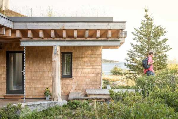 Downeast Coastal House by Winkelman Architecture / Maine