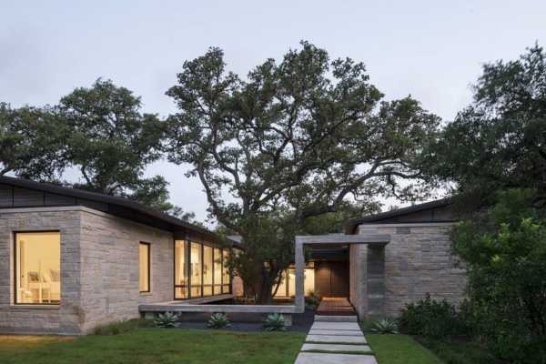 Ridge Oak Residence by McKinney York Studio