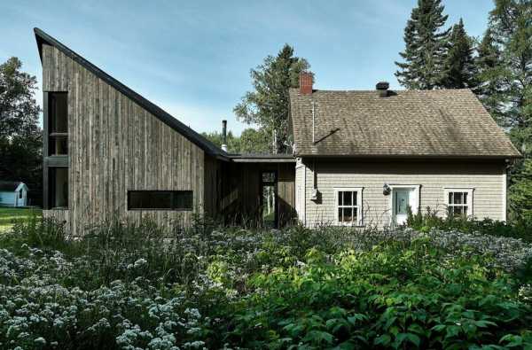 The Sisters House – Black Addition to Traditional-Style Home in Québec