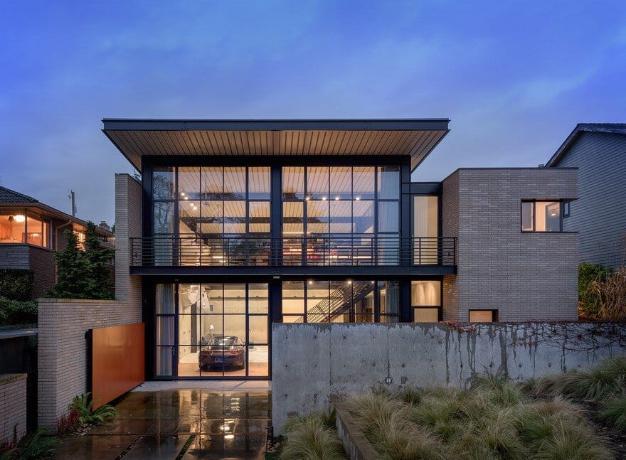 Contemporary Industrial House Features an Expressive Interior of Raw Steel