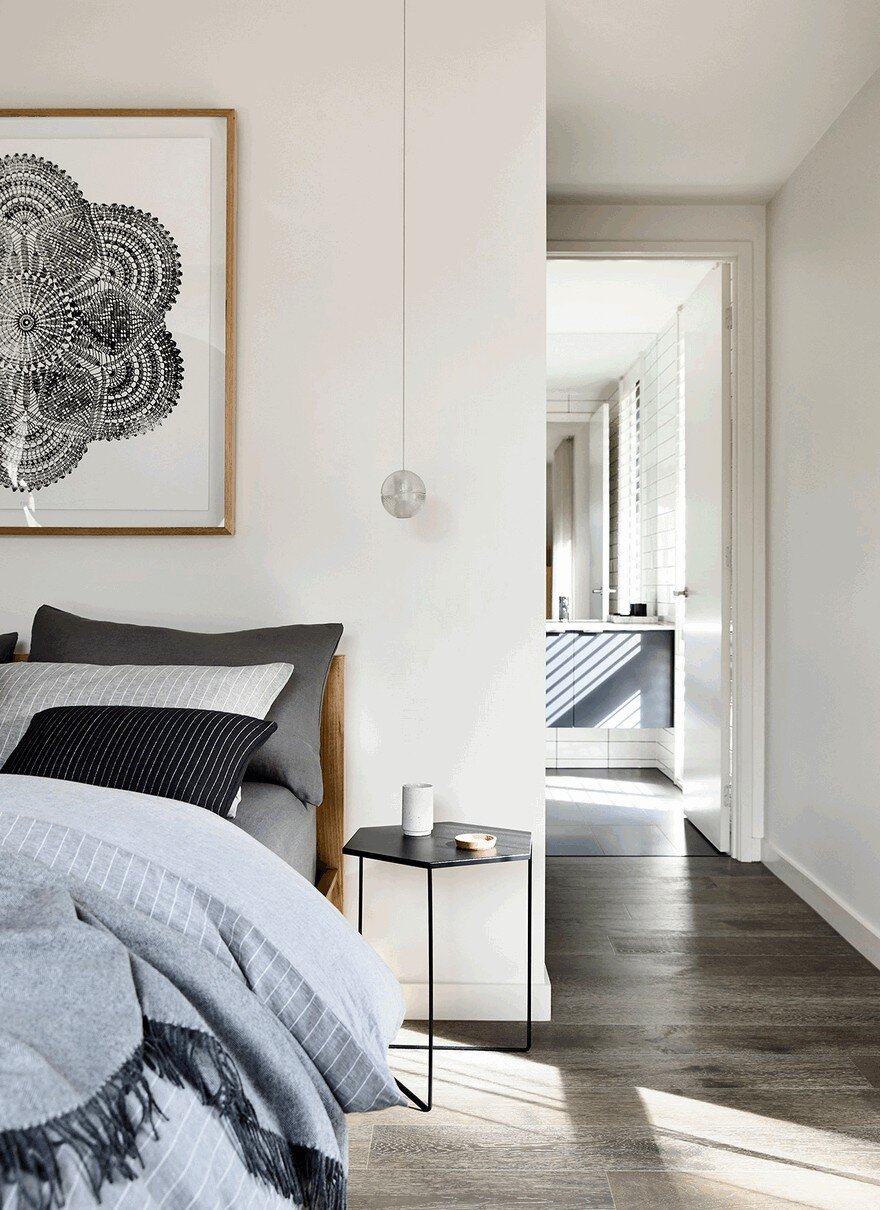 L-Shaped Modern House in Melbourne by InForm Design