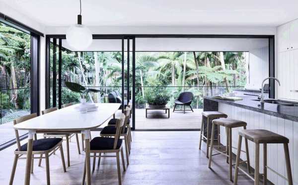 Modern Coastal House Nestled in the Lush Australian Rainforest