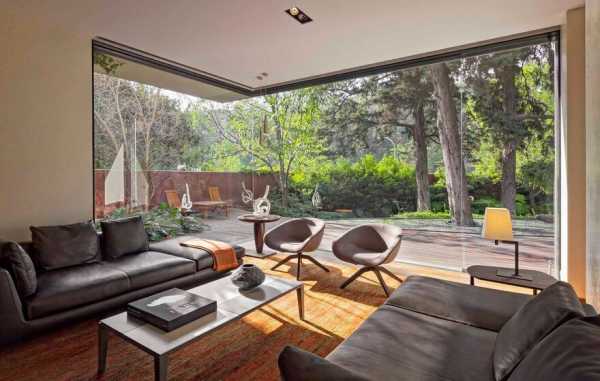 Private Contemporary Home in Mexico Showcasing Bright Interior Spaces