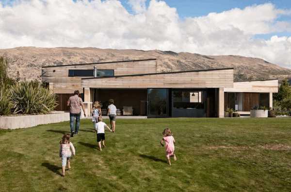 Rammed Earth House Connected to the Mountainous Landscape of Cardrona Valley, New Zealand