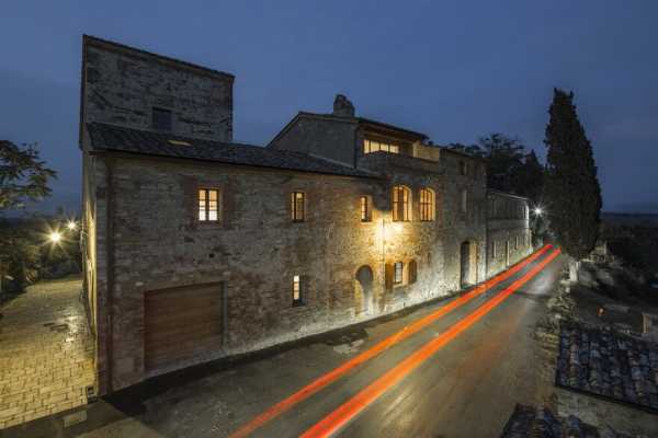 Antique Tuscan Farmhouse Renovated by Ciclostile Architettura