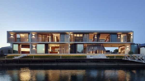 V House on the Edge of Sunshine Coast?s Mooloolah River, Queensland
