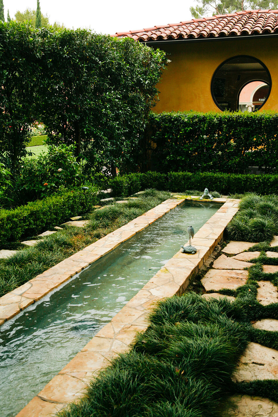 A beautiful Italian style garden by EPT Design (8)