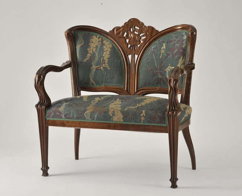 Antique Furniture – Uniqueness, Art and History