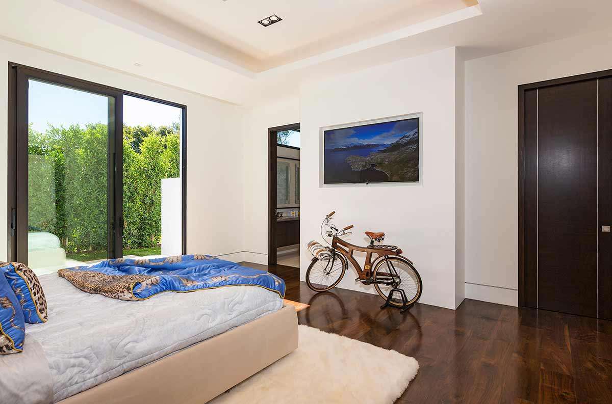 Take a tour inside the $85-million home in Beverly Hills - www.homeworlddesign. com (29)