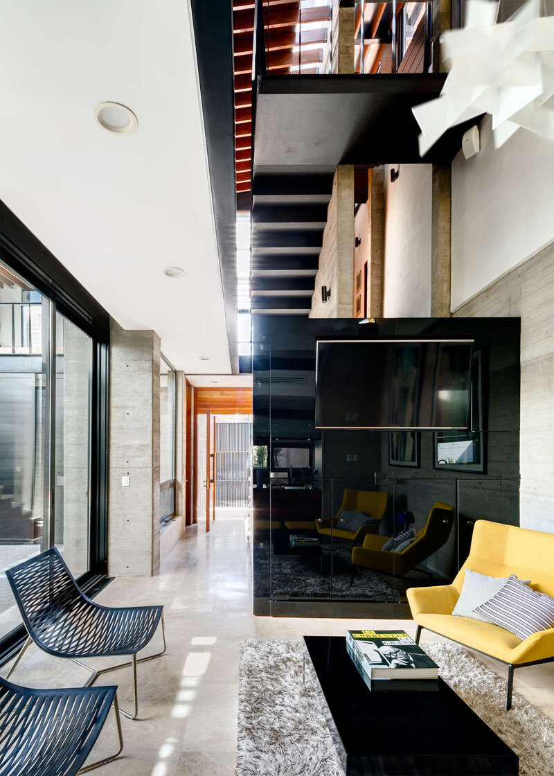 Old building transformed into a contemporary residence - Chihuahua, Mexico (10)