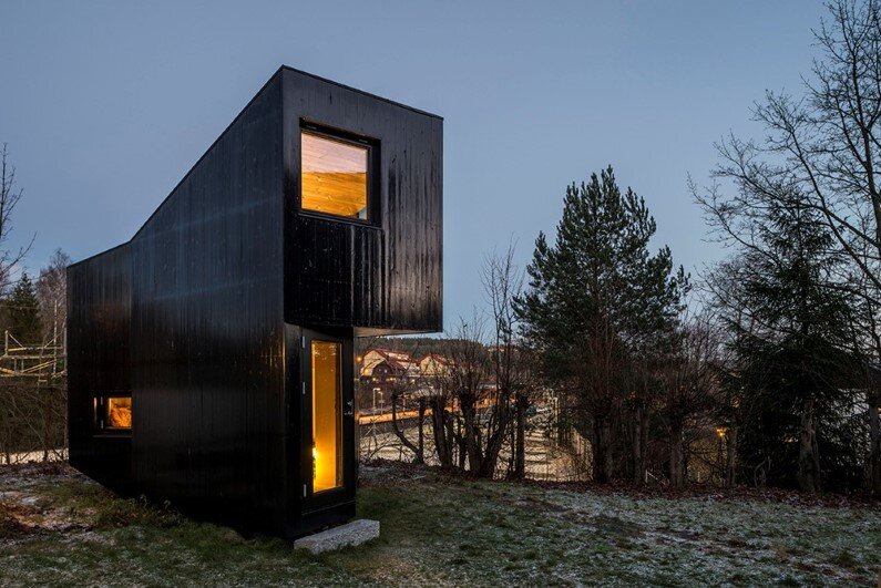 Writer’s Cottage in Suburban Residential Area of the Oslo City