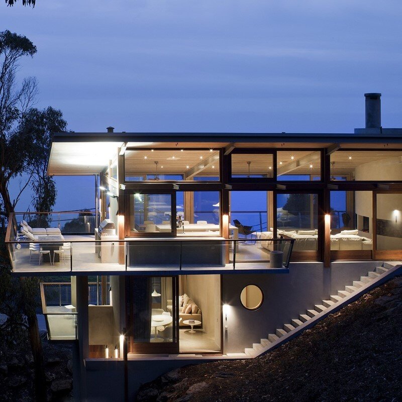 Ocean House Sculpted from Concrete, Timber and Glass