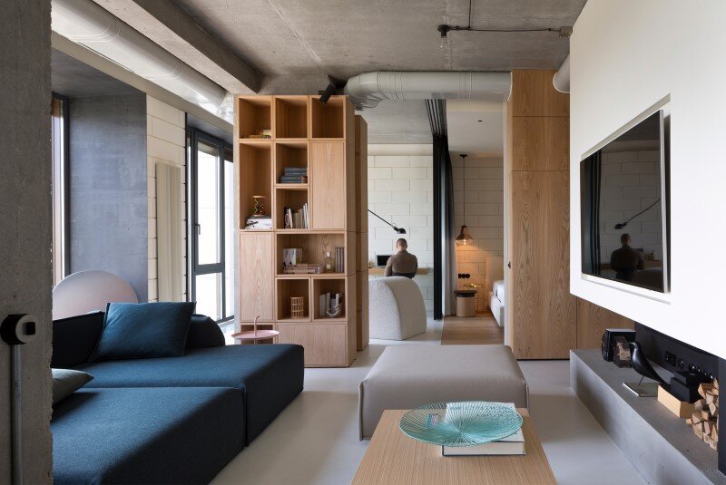 Penthouse With Concrete Ceiling And A Glass Wall Windows