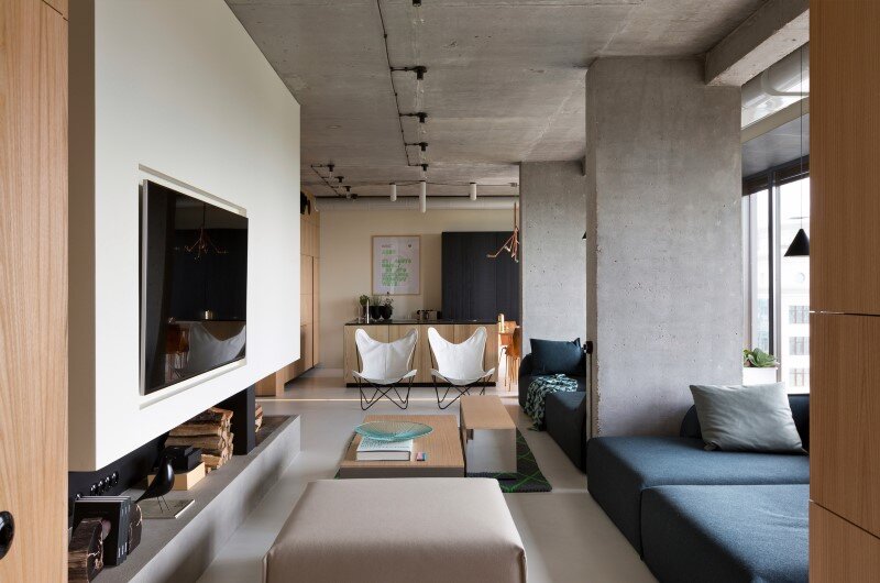 Penthouse With Concrete Ceiling And A Glass Wall Windows